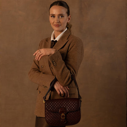 Time Resistance leather shoulder bag, magnetic closure, brown saddle handbag